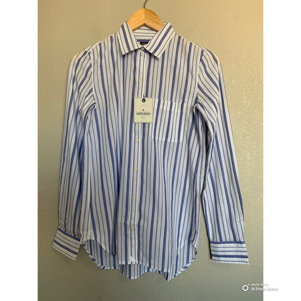 UNTUCKit Womens Pinot Perse Button Up Shirt Size 0 Blue White Stripe Career NWT